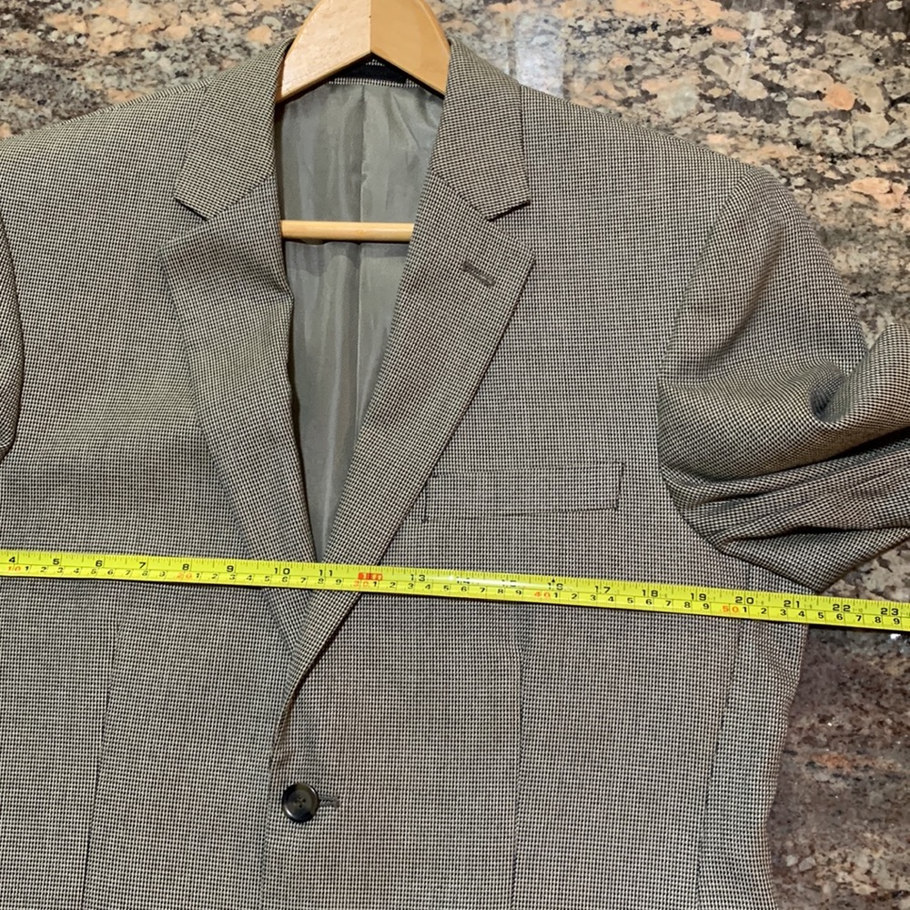 Andrew Fezza 38R, EUC sport coat, muted neutrals - Picture 9 of 13